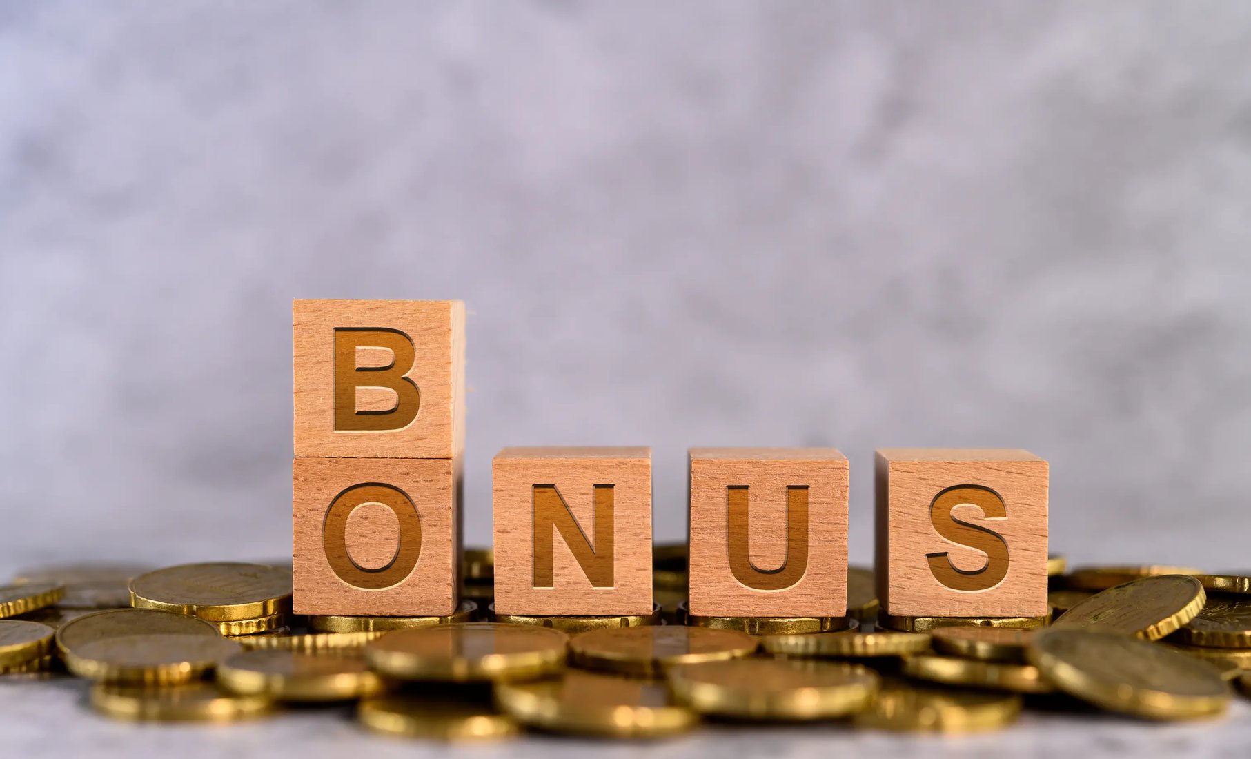 Signing Bonuses Explained: Benefits and Strategic Use - Shiftbase