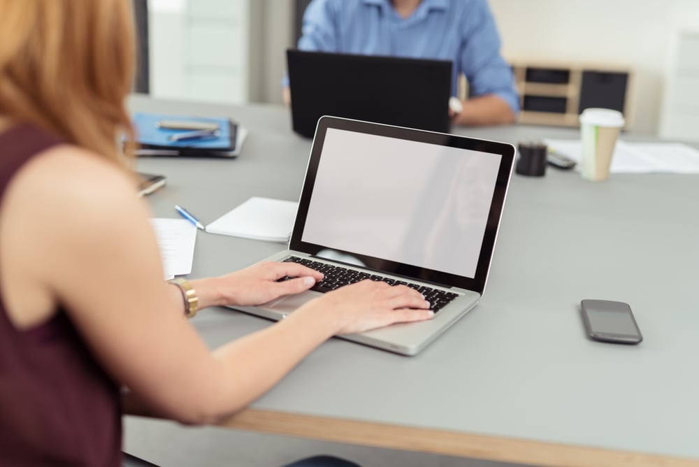 Frauen im Büro nutzen das Jobsharing-Modell.