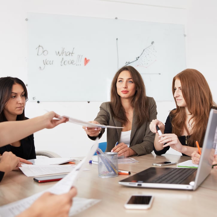 Hr manager bespreekt de marketing opties