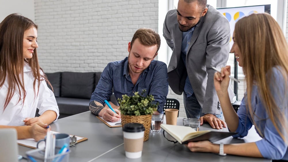 Teamarbeit bei der Erstellung des Dienstplans - Betrieben