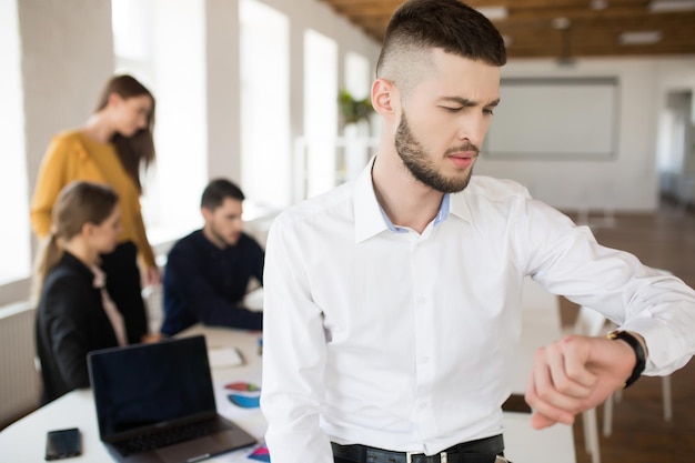 Arbeitnehmer erfassen Überstunden  genau - Arbeitszeitgesetzes und Bundesarbeitsgericht