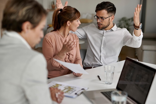 Teamarbeit wird durch Beurteilungsfehler beeinträchtigt, Beurteilungsfehler, halo effekt, beurteilungsfehler vermeiden, beurteiler, wahrnehmungs, führungskräfte, personalbeurteilung, beispiele, kleber effekt, wahrnehmung, hierarchie effekt, nikolaus effekt, beurteilers, mehr oder weniger, similar to me effekt